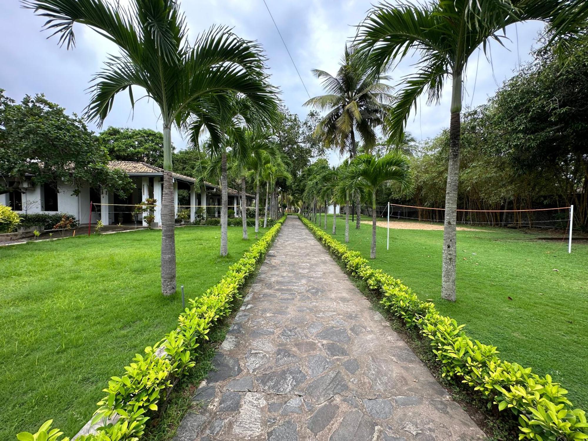 Amaluna Resorts Negombo Buitenkant foto