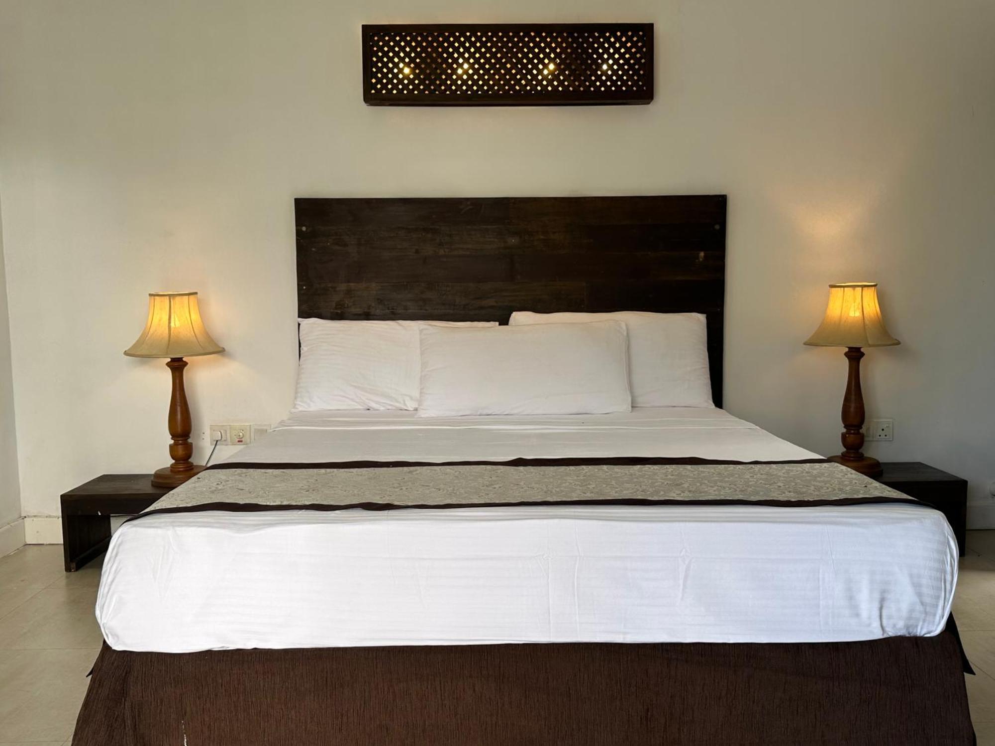 Amaluna Resorts Negombo Buitenkant foto