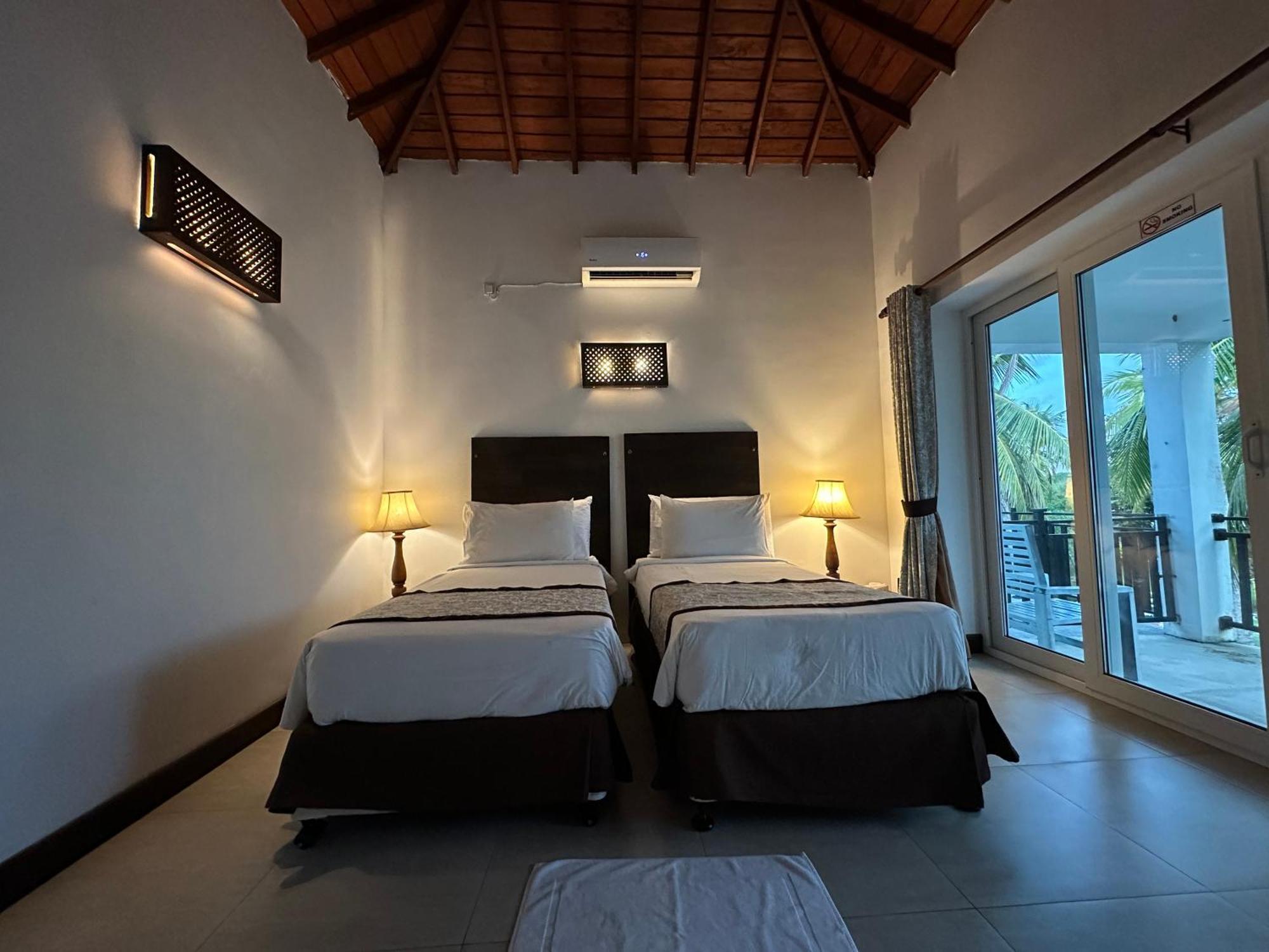 Amaluna Resorts Negombo Buitenkant foto