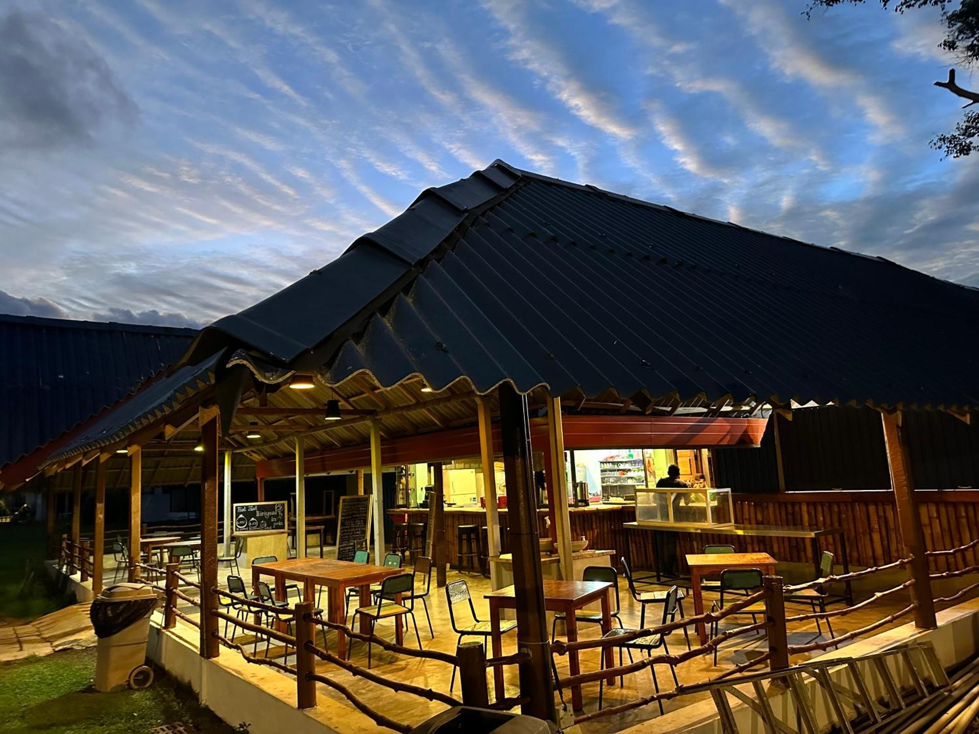 Amaluna Resorts Negombo Buitenkant foto