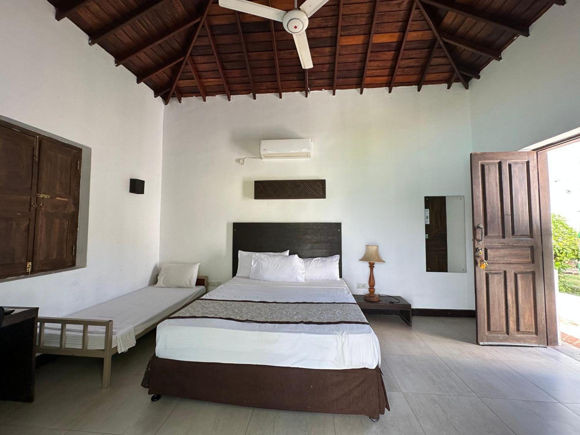 Amaluna Resorts Negombo Buitenkant foto